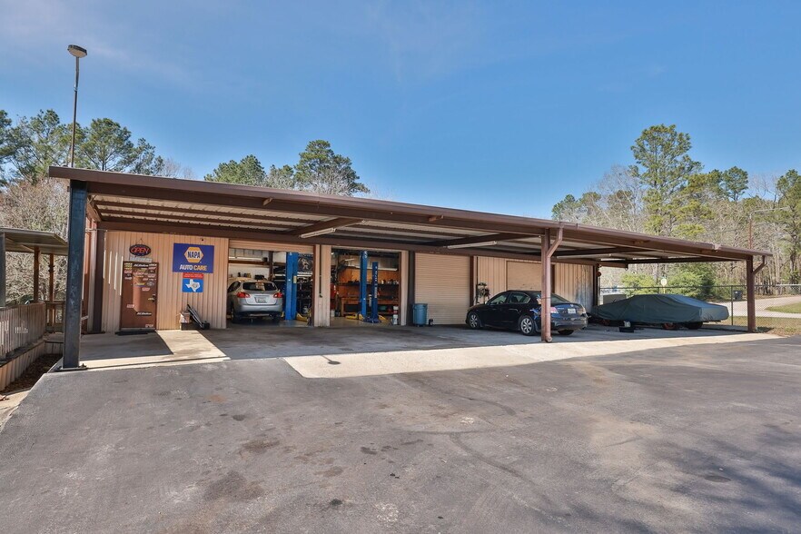 17163 Rabon Chapel Rd, Montgomery, TX à vendre - Photo de l’immeuble – Image 1 sur 27