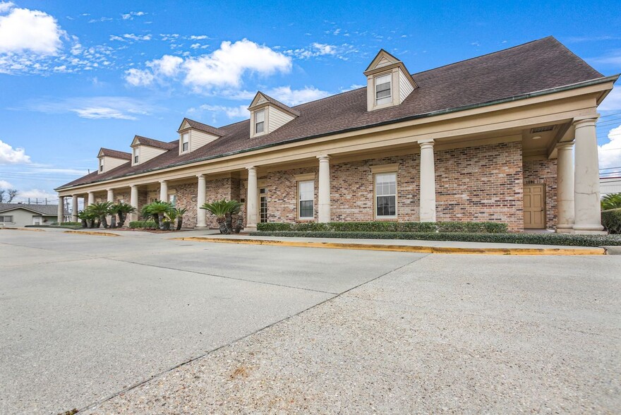 8311 Highway 23, Belle Chasse, LA à louer - Photo de l’immeuble – Image 1 sur 3