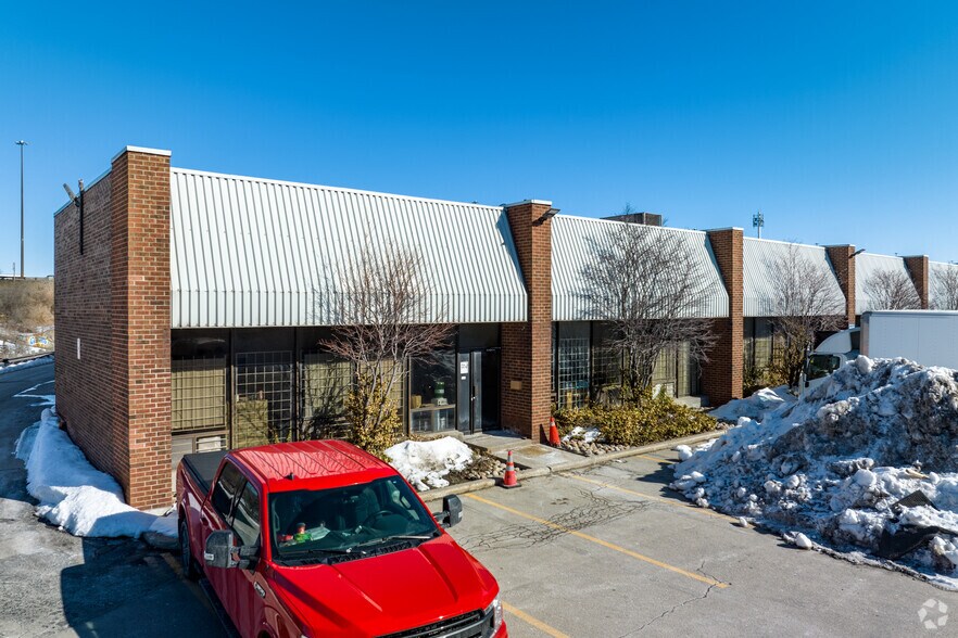 2220 Midland Ave, Toronto, ON à louer - Photo de l’immeuble – Image 2 sur 10