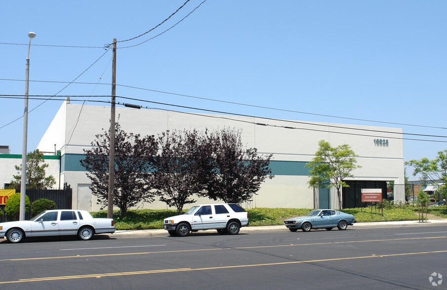 16925 S Main St, Gardena, CA à louer - Photo de l’immeuble – Image 3 sur 3
