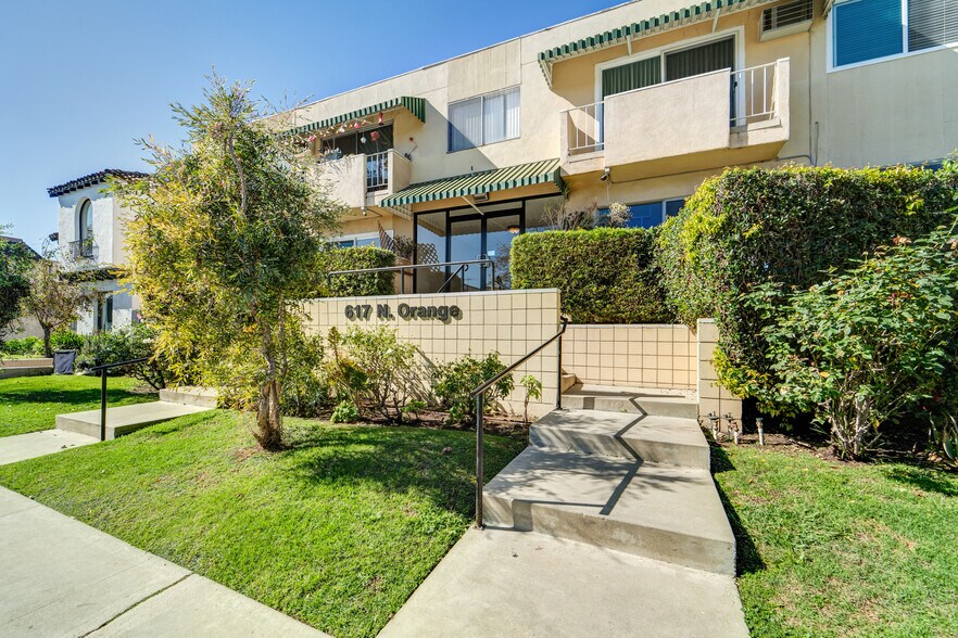 617 N Orange Dr, Los Angeles, CA à vendre - Photo de l’immeuble – Image 3 sur 8