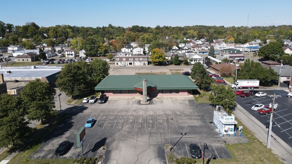 711 N Central Ave, Connersville, IN à vendre - Photo de l’immeuble – Image 1 sur 5