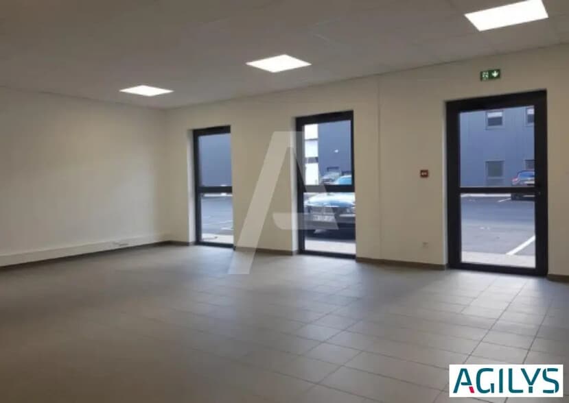 Local d’activités dans Croissy-Beaubourg à louer - Photo intérieure – Image 3 sur 5