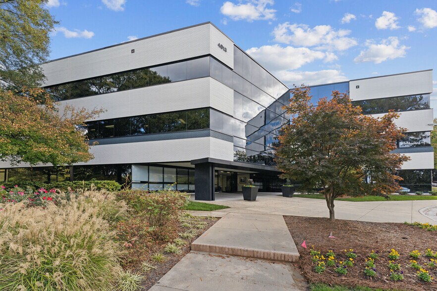 4813 Emperor Blvd, Durham, NC à louer - Photo de l’immeuble – Image 2 sur 8