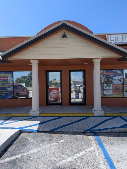 2200 SE Indian St, Stuart, FL à louer - Photo de l’immeuble – Image 2 sur 2