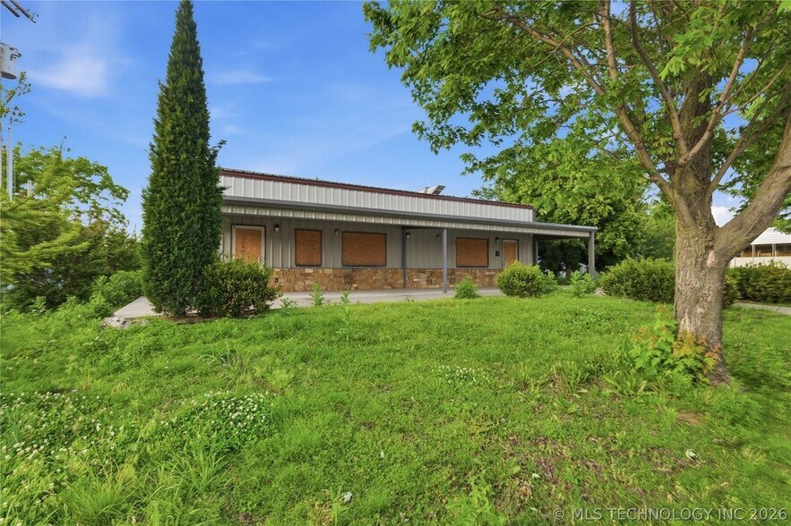 6151 E Tecumseh St, Tulsa, OK à vendre - Photo de l’immeuble – Image 2 sur 14