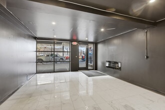 319 Broadway, Brooklyn, NY à louer Photo intérieure– Image 2 sur 9