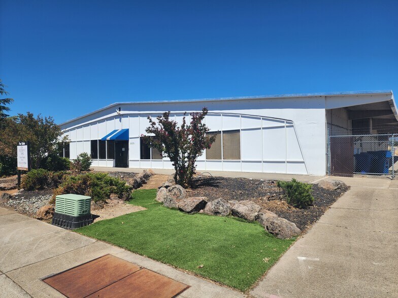 5070 Mountain Lakes Blvd, Redding, CA à vendre - Photo de l’immeuble – Image 2 sur 15