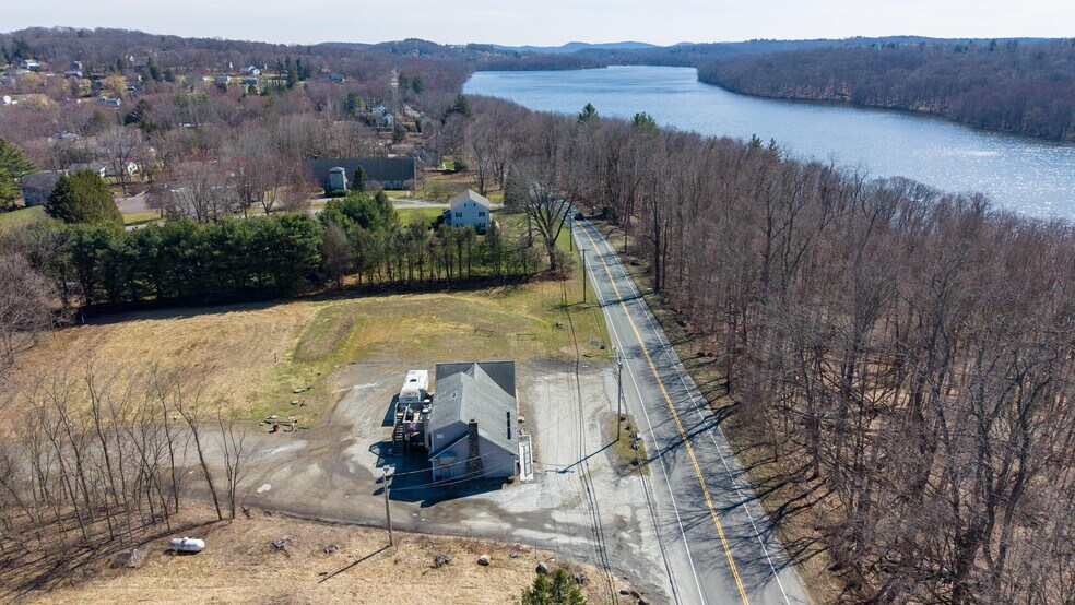 54 Connecticut 37, New Fairfield, CT à louer - Photo de l’immeuble – Image 2 sur 15