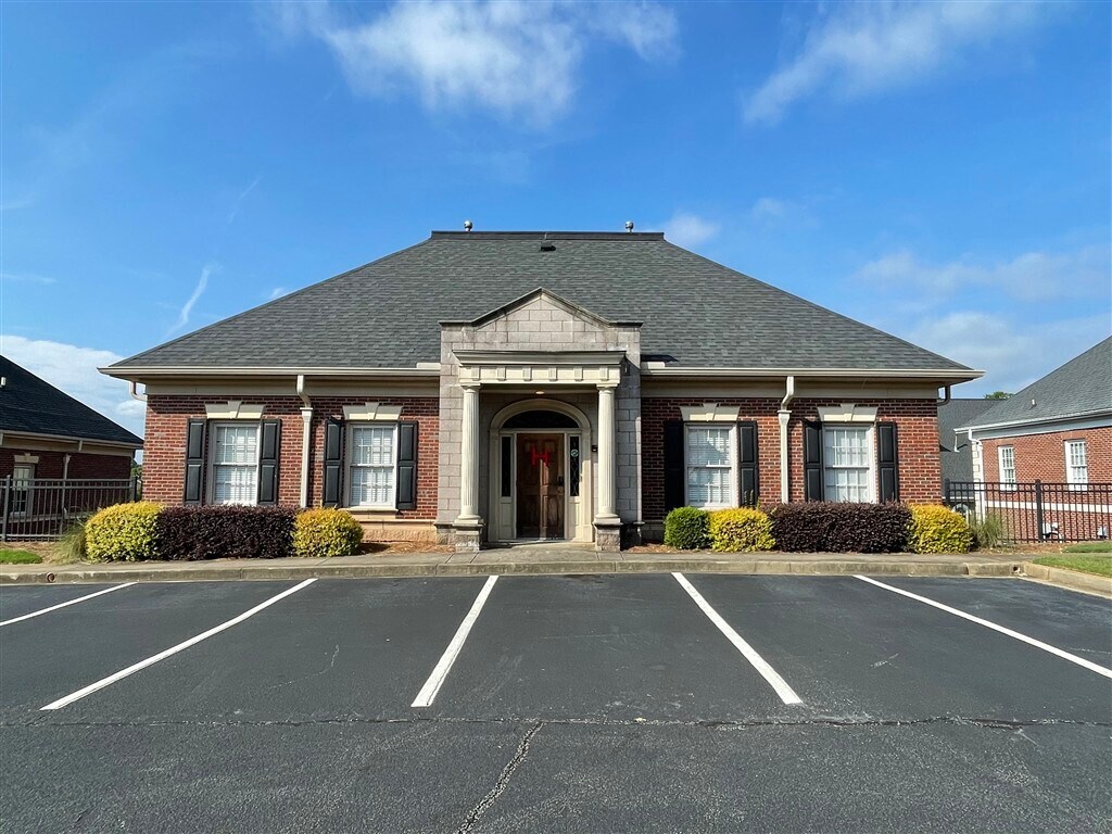 420 The Parkway, Greer, SC à vendre Photo de l’immeuble– Image 1 sur 9