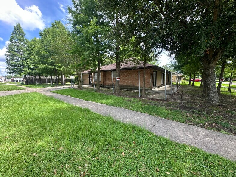 12750 Coursey Blvd, Baton Rouge, LA à vendre - Photo de l’immeuble – Image 2 sur 27
