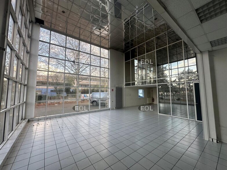 Industriel/Logistique dans Le Blanc-Mesnil à louer - Photo de l’immeuble – Image 3 sur 3