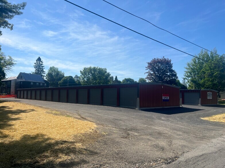 132 River Rd & 73 Weston Ave, Madison, ME à vendre - Photo de l’immeuble – Image 3 sur 4