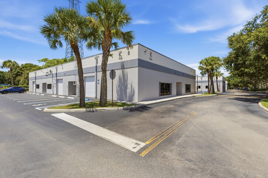 11576 Pierson Rd, Wellington, FL à louer - Photo de l’immeuble – Image 3 sur 19