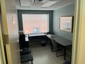 210 Centrum Blvd, Ottawa, ON à louer Photo intérieure– Image 2 sur 5