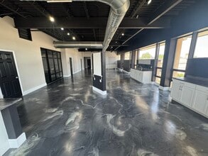 160 E Main St, Decatur, IL à louer Photo de l’immeuble– Image 2 sur 13