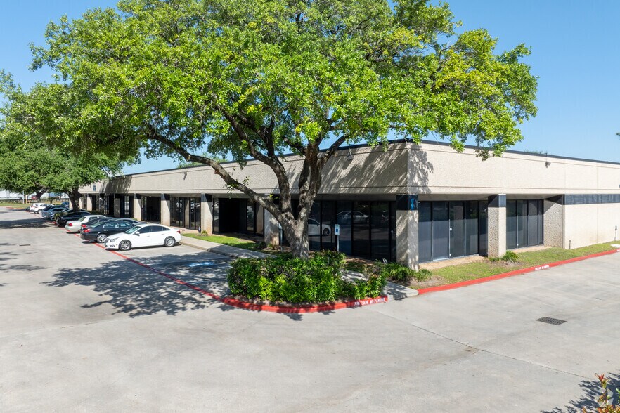 500 Century Plaza Dr, Houston, TX à louer - Photo de l’immeuble – Image 1 sur 15