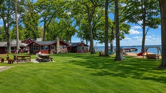 Plus de détails pour 127 Oneida Dr, Houghton Lake, MI - Hôtellerie à vendre
