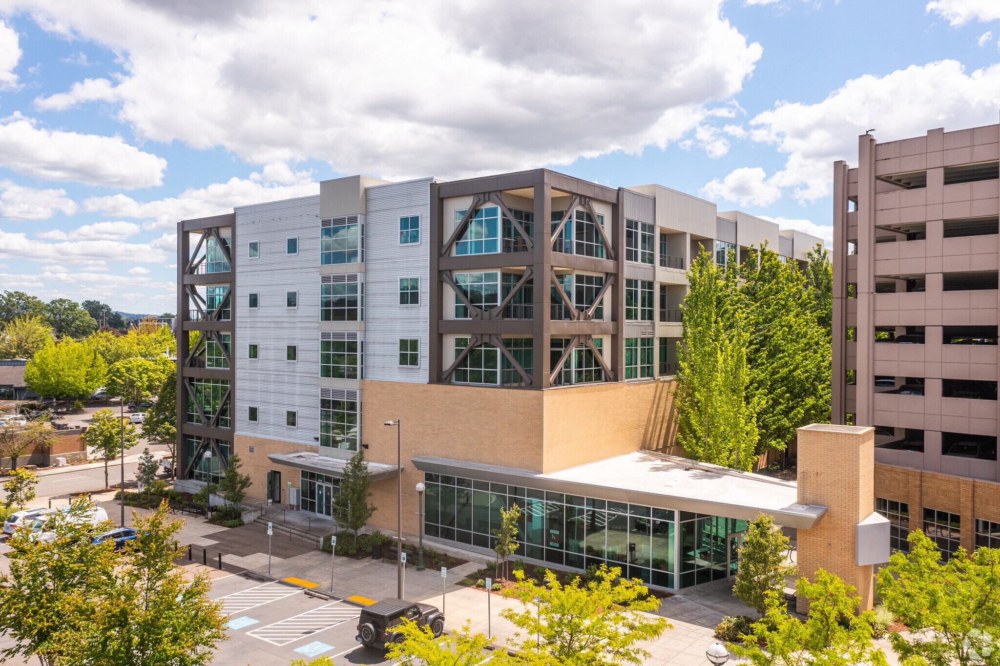 4145 SW Watson Ave, Beaverton, OR à louer Photo principale– Image 1 sur 5