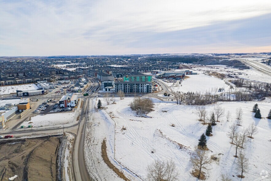 SE Macleod Trail And 210 Av, Calgary, AB à louer - Aérien – Image 2 sur 2