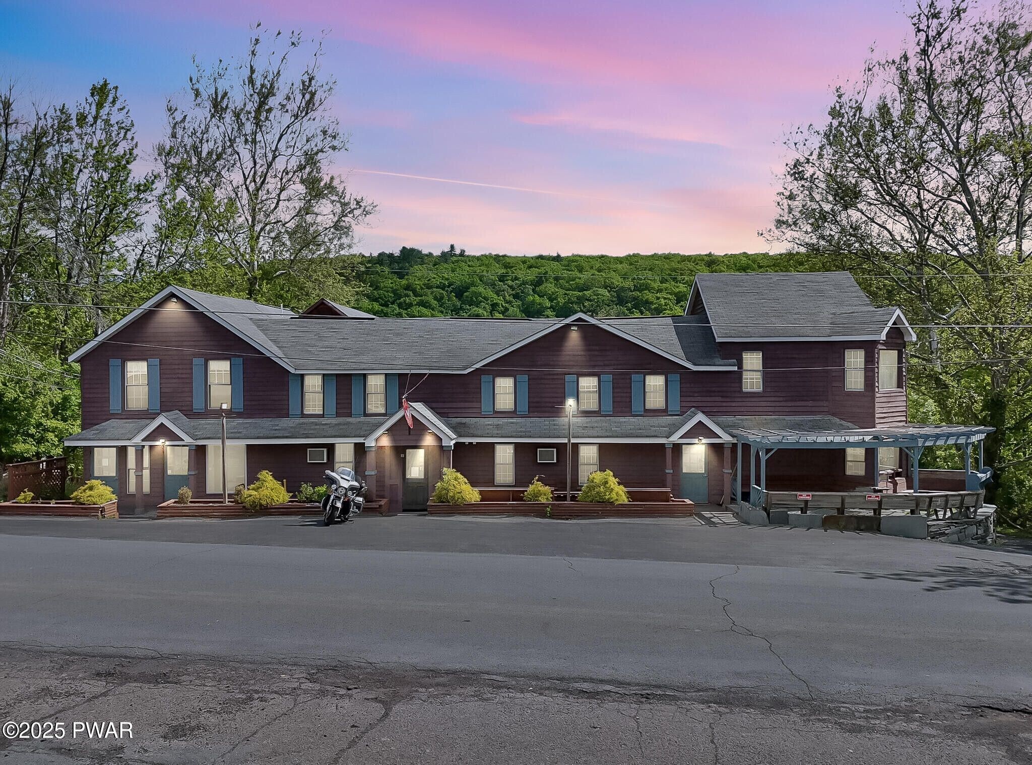 188 Scenic Dr, Lackawaxen, PA à vendre Photo de l’immeuble– Image 1 sur 13