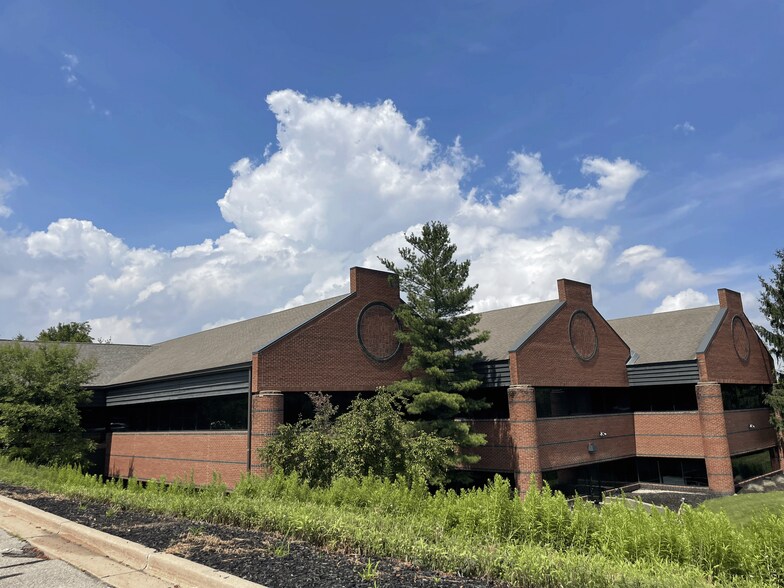 3205 Eagle Crest Dr Ne, Grand Rapids, MI à louer - Photo de l’immeuble – Image 3 sur 5