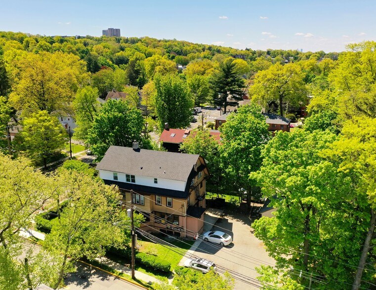 490 Broad Ave, Leonia, NJ à vendre - Photo de l’immeuble – Image 3 sur 6