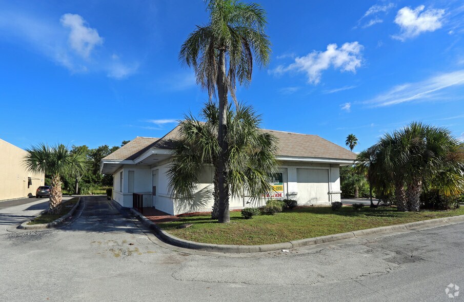 7695 Ulmerton Rd, Largo, FL à louer - Photo de l’immeuble – Image 2 sur 6