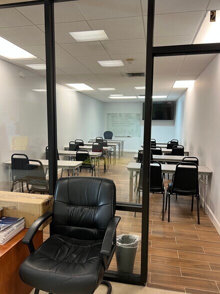 7200-7216 NW 72nd Ave, Miami, FL à louer - Photo de l’immeuble – Image 3 sur 8