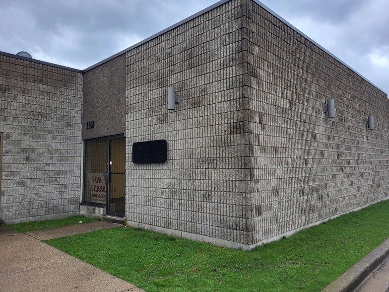 875 Foster Av, Windsor, ON à louer - Photo principale – Image 1 sur 12