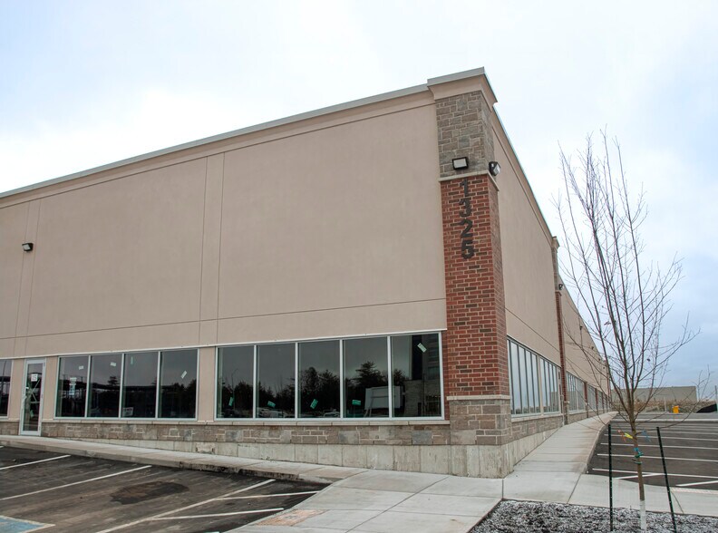 1325 Centennial Dr, Kingston, ON à louer - Photo de l’immeuble – Image 2 sur 16