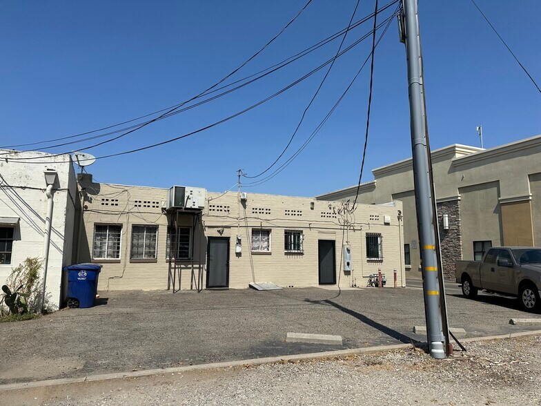 408 E Yosemite Ave, Madera, CA à vendre - Photo de l’immeuble – Image 3 sur 15