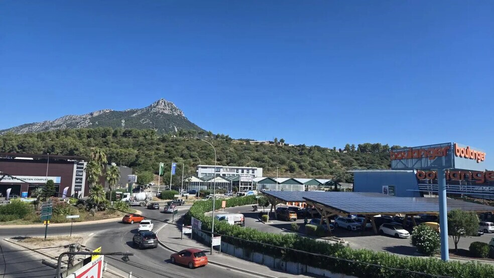 Local commercial dans La Garde à louer - Photo de l’immeuble – Image 2 sur 5