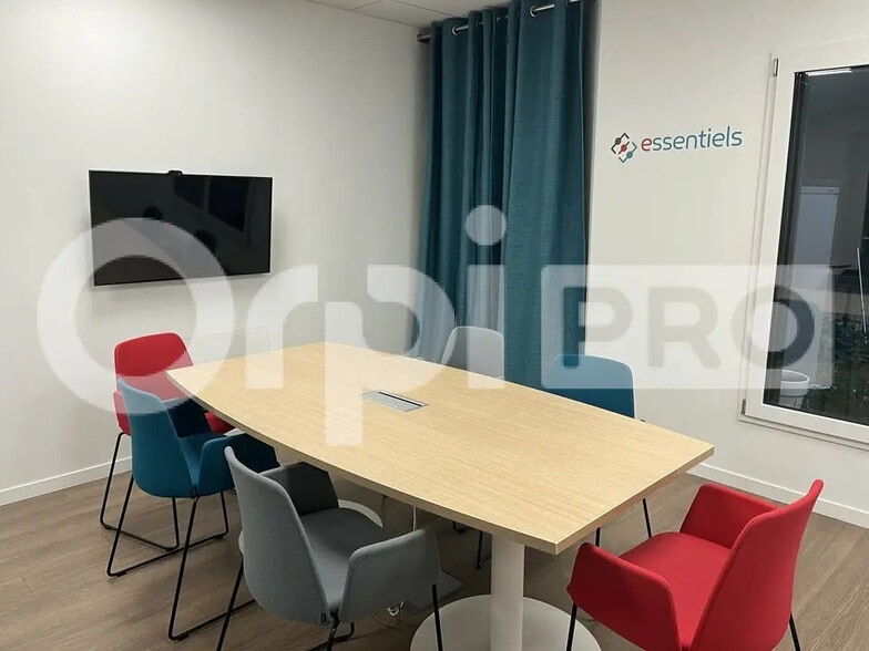 Bureau dans Bron à louer - Photo de l’immeuble – Image 2 sur 4