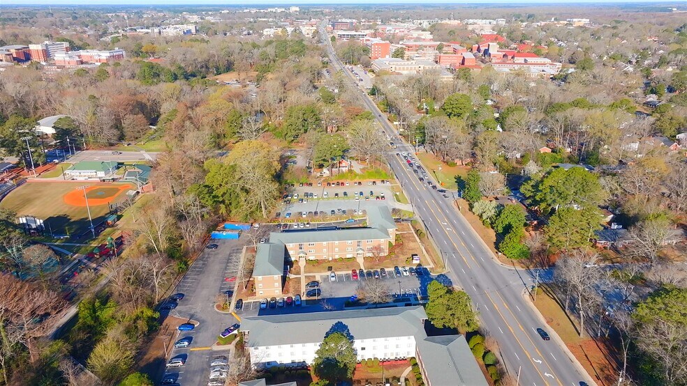 1106 E 10th St, Greenville, NC à louer - Vidéo sur l’annonce professionnelle – Image 2 sur 5
