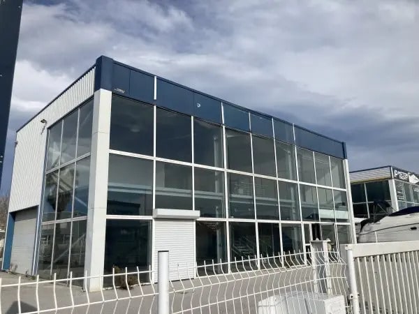 Local d’activités dans Saint-Cyprien à louer Photo de l’immeuble– Image 1 sur 5