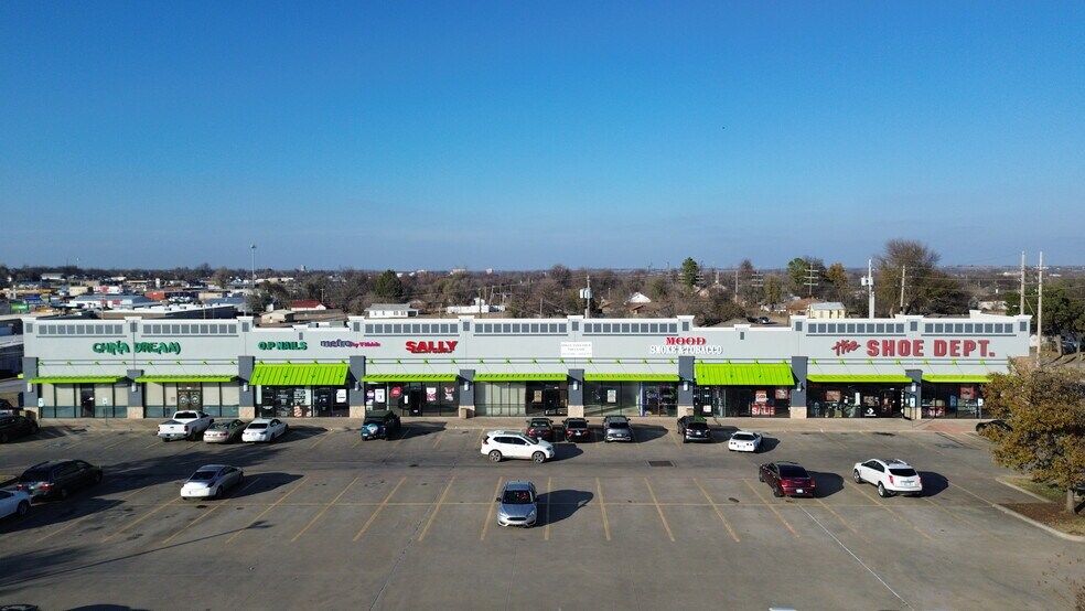 1700-1716 S 1st St, Chickasha, OK à louer - Photo de l’immeuble – Image 1 sur 5