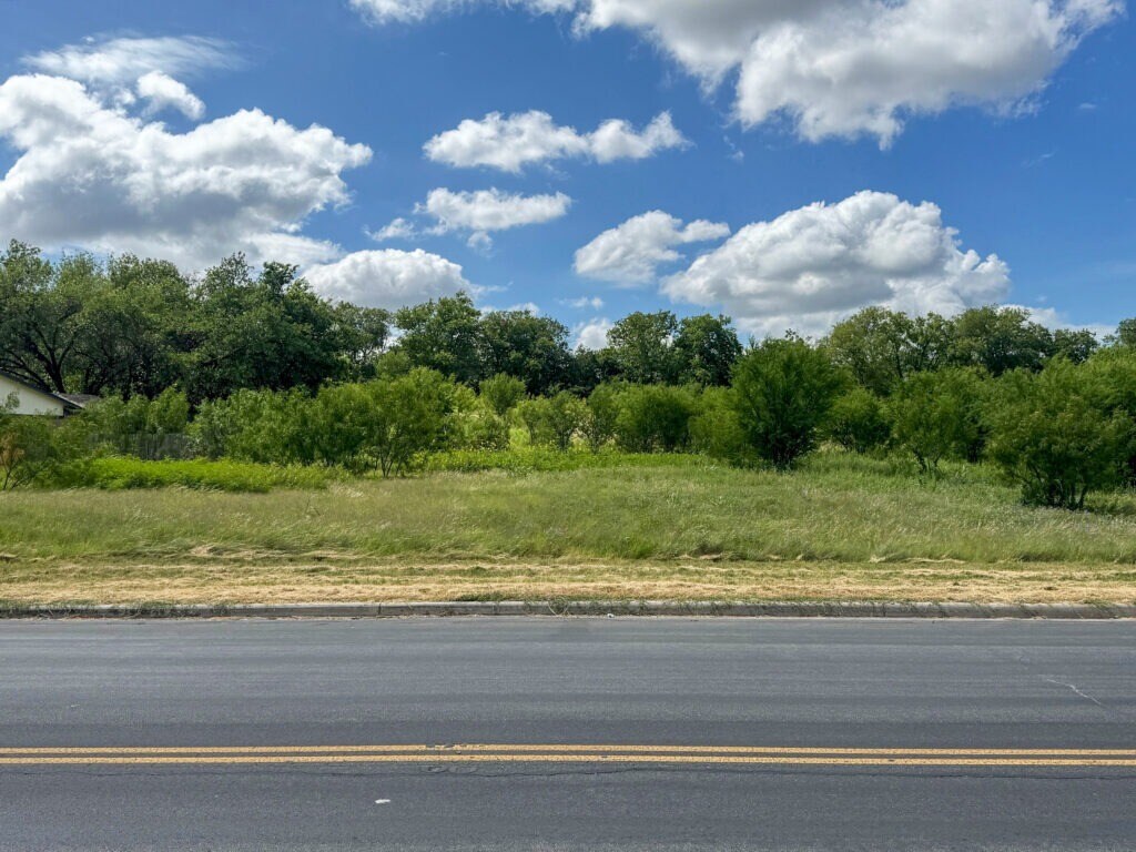 5501 Larkdale Dr, San Antonio, TX à vendre Photo de l’immeuble– Image 1 sur 7