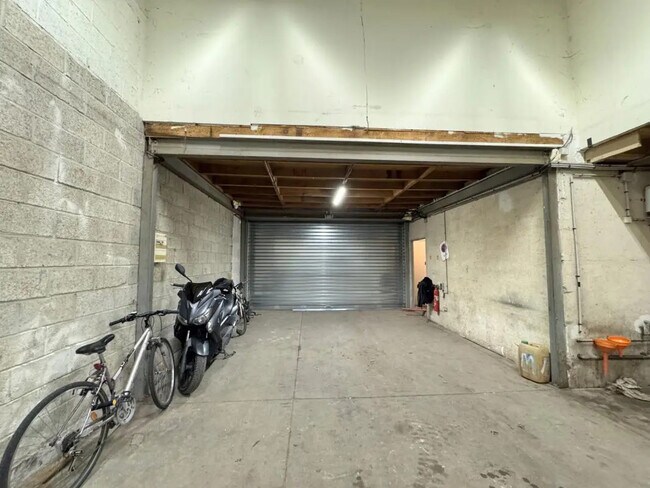 Plus de détails pour 42 Avenue De L'Yser, Houilles - Local d’activités à vendre