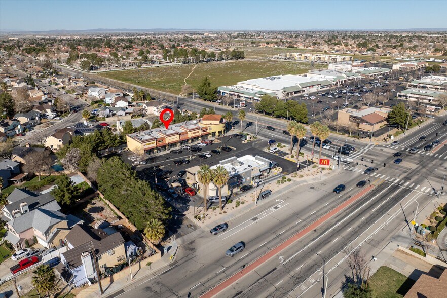 30th St W, Lancaster, CA à louer - Photo de l’immeuble – Image 3 sur 11