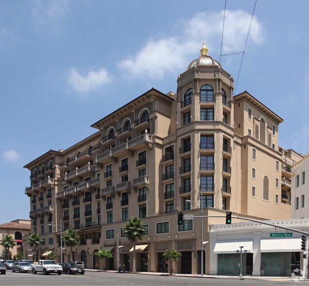 220 N Beverly Dr, Beverly Hills, CA à louer - Photo de l’immeuble – Image 2 sur 5