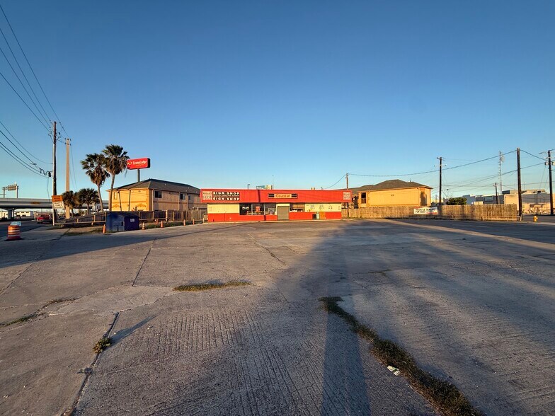2214 Leopard St, Corpus Christi, TX à vendre - Photo principale – Image 1 sur 19
