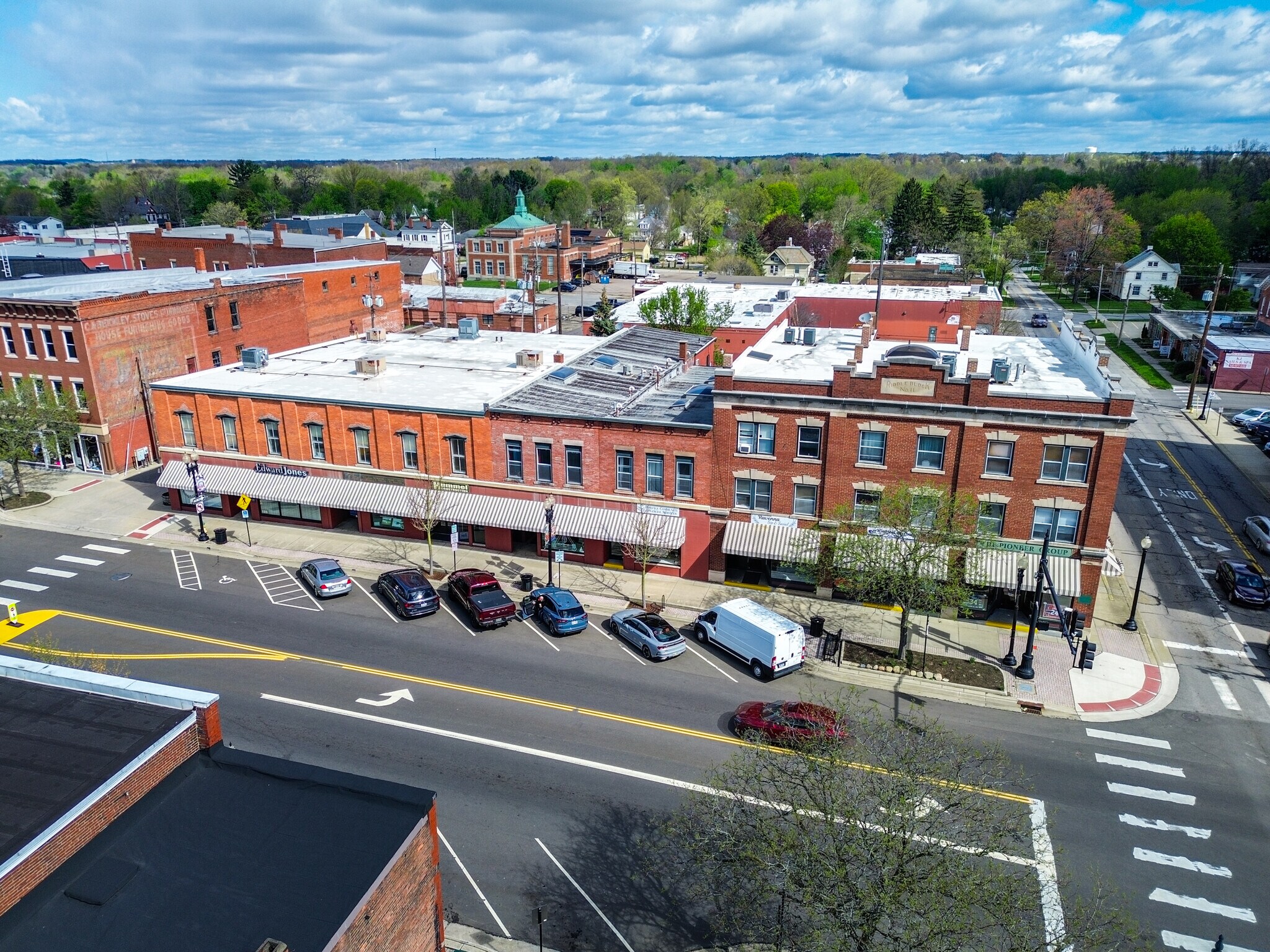 121-127 E Main St, Ravenna, OH à vendre Photo principale– Image 1 sur 54