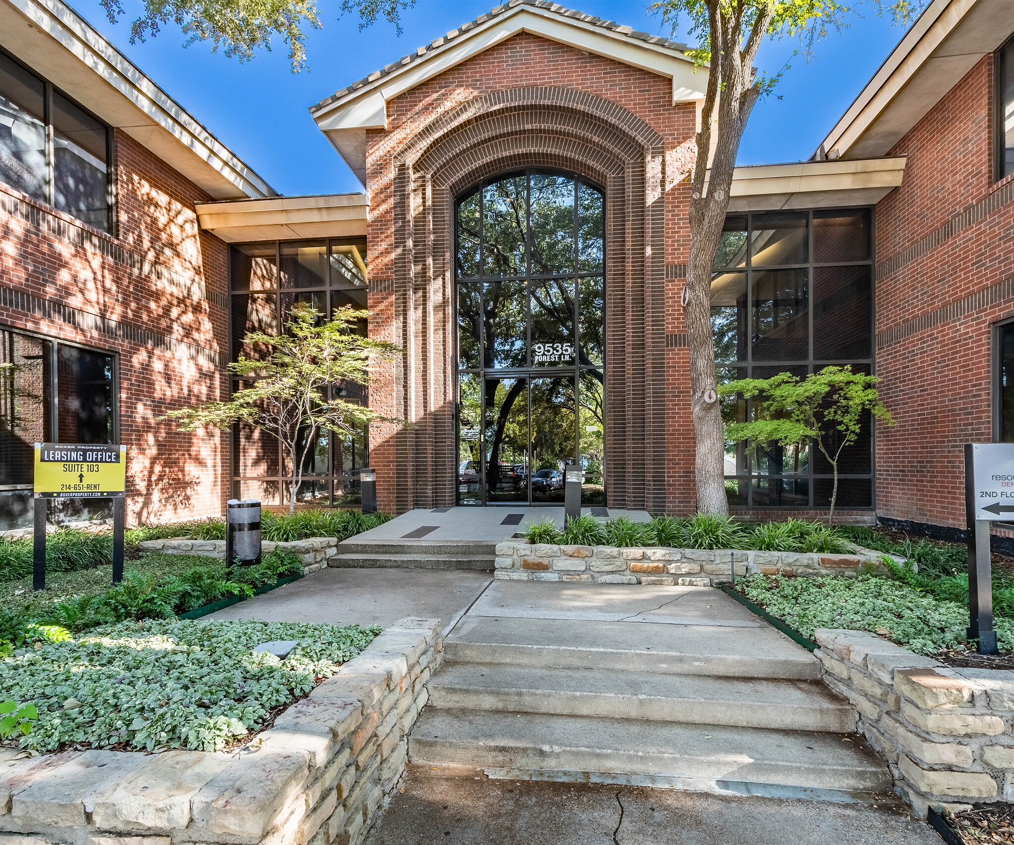 9535 Forest Ln, Dallas, TX à louer Photo de l’immeuble– Image 1 sur 8