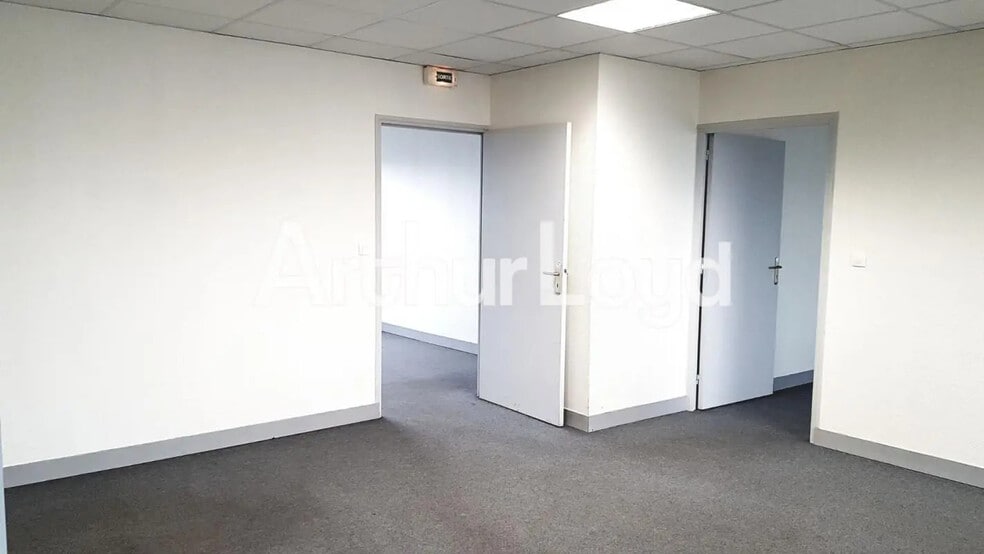 Bureau dans Hérouville-Saint-Clair à louer - Photo intérieure – Image 2 sur 3