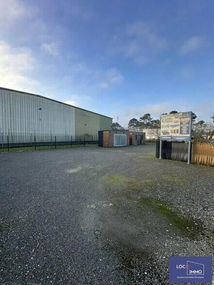 Local commercial dans SAINT-JEAN-D'ILLAC à vendre - Photo de l’immeuble – Image 3 sur 7