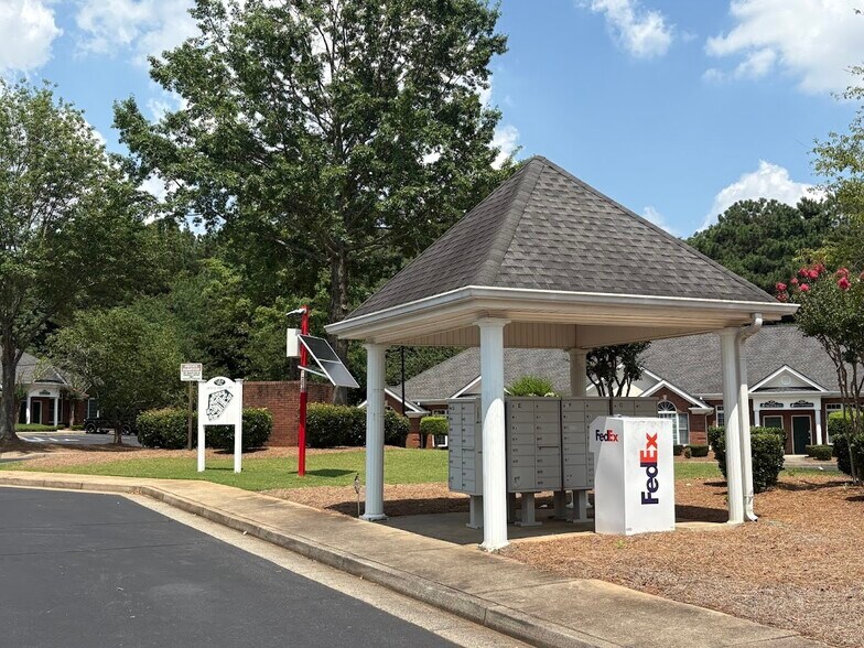 1704 East Crossville Road, Roswell, GA à vendre - Photo de l’immeuble – Image 3 sur 5