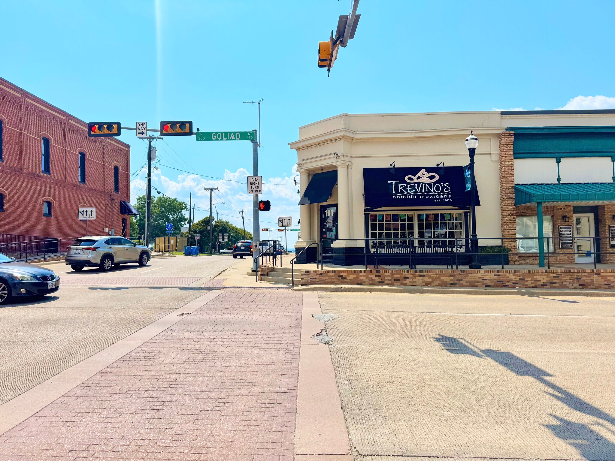 101 N Goliad, Rockwall, TX à louer Photo principale– Image 1 sur 9