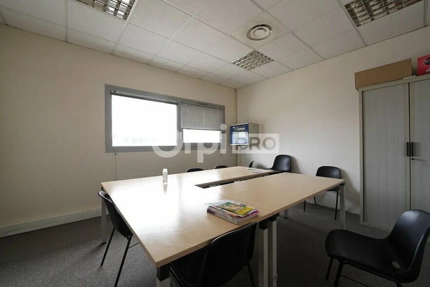 Bureau dans Saint-Priest à louer - Photo de l’immeuble – Image 2 sur 11