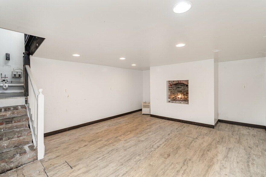 826 Caroline St, Fredericksburg, VA à louer - Photo de l’immeuble – Image 3 sur 46
